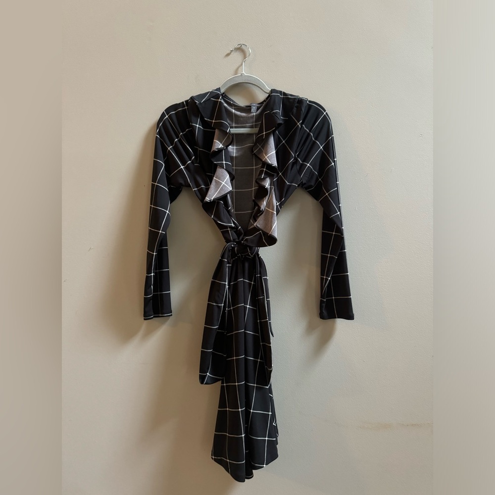 🔥End of year sale🔥The Limited long sleeve dress—size M—with belt